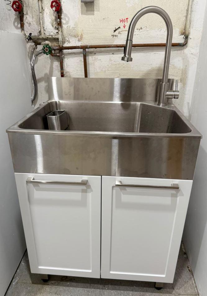 Cozy Double Private Room, Comfy Bed, Free Parking Toronto